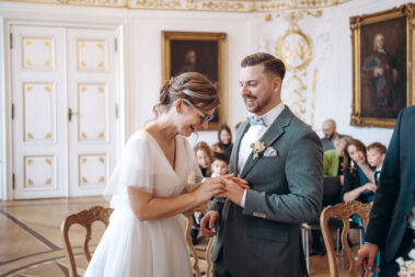 Hochzeitsfotograf NRW – Ringtausch im Weißen Saal