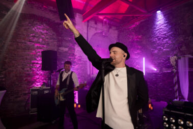 Live-Musik auf Hochzeit in der Alten Schlossfabrik Solingen – emotionale Feier mit Band und Showlicht
